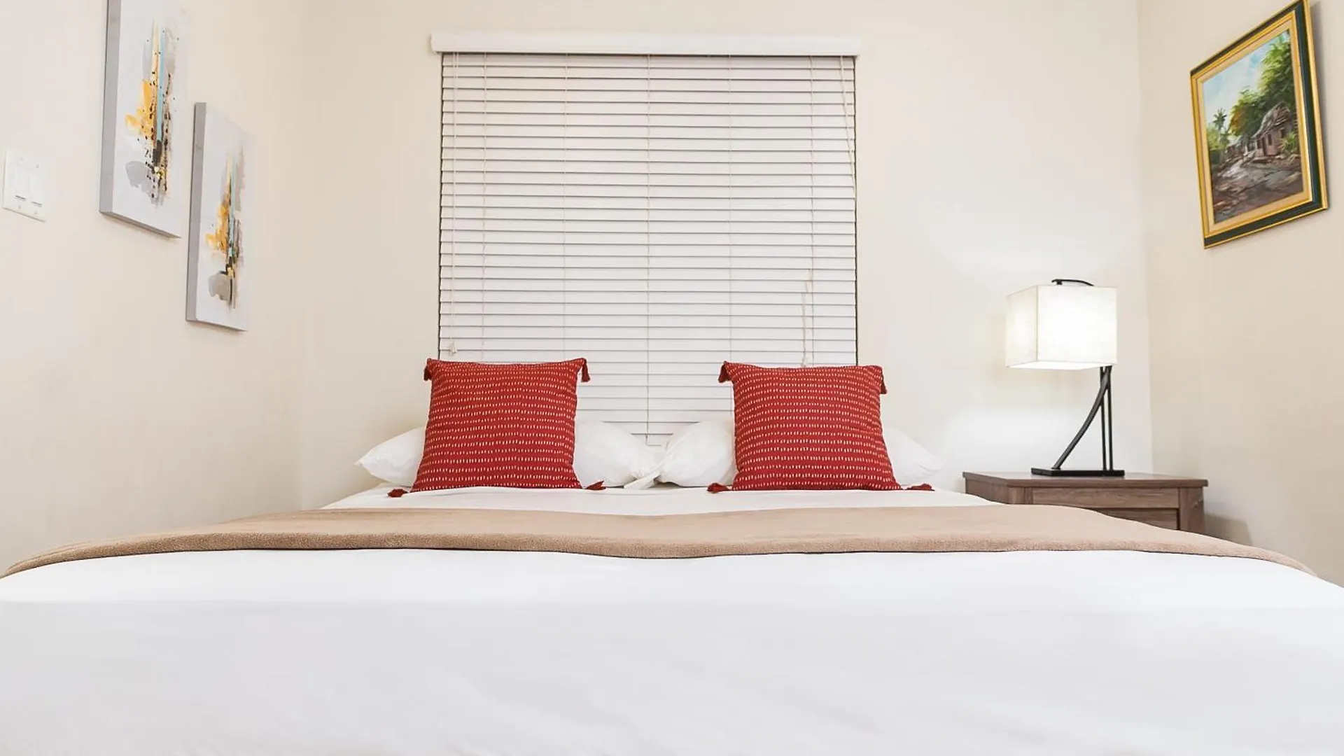 Botanic Bliss Living In Kingston Lejlighed